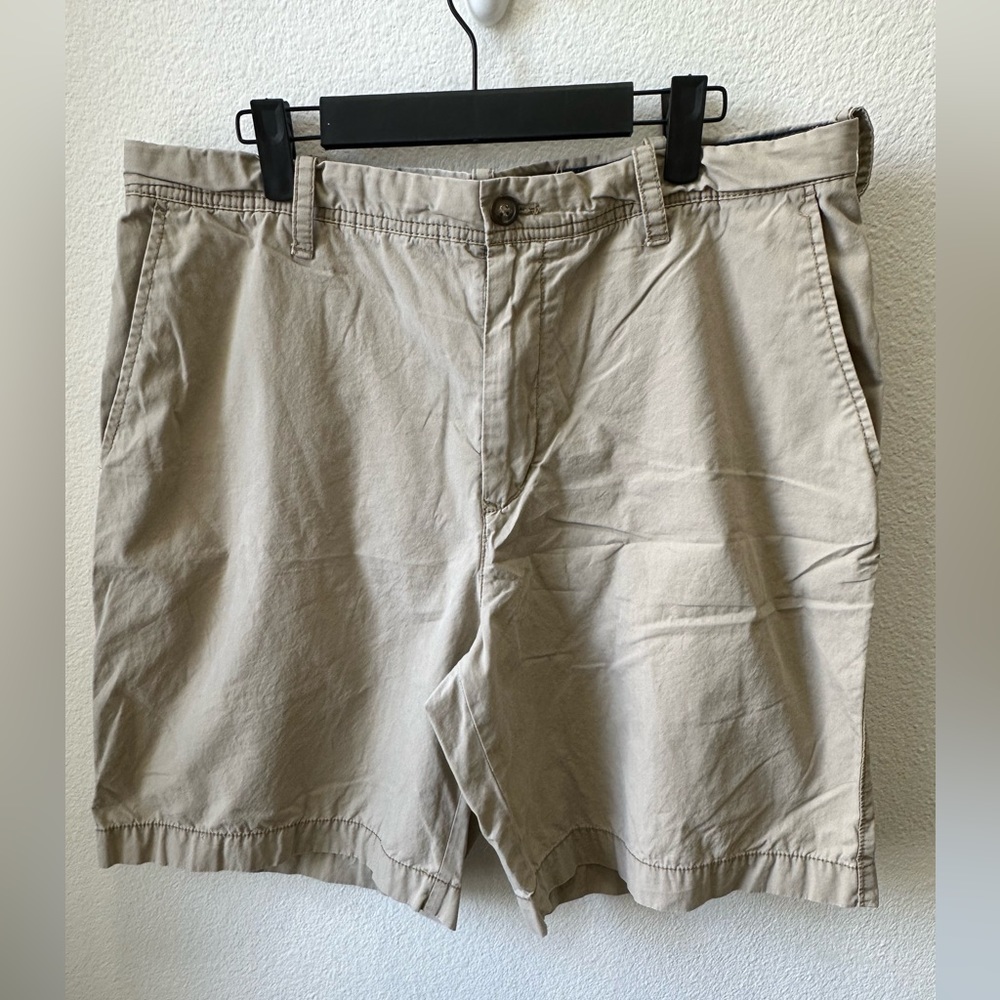 Men’s Izod khaki shorts size 36